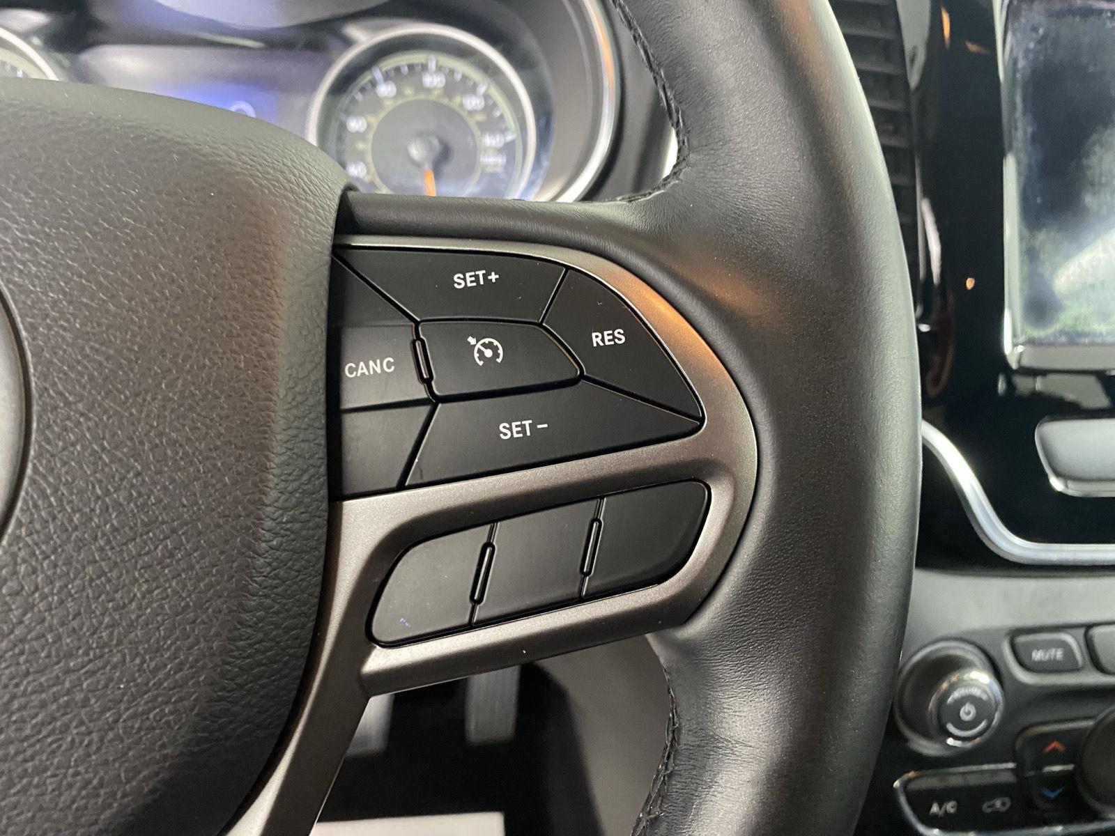 Used 2019 Diamond Black Crystal Pearlcoat Jeep Limited image 20