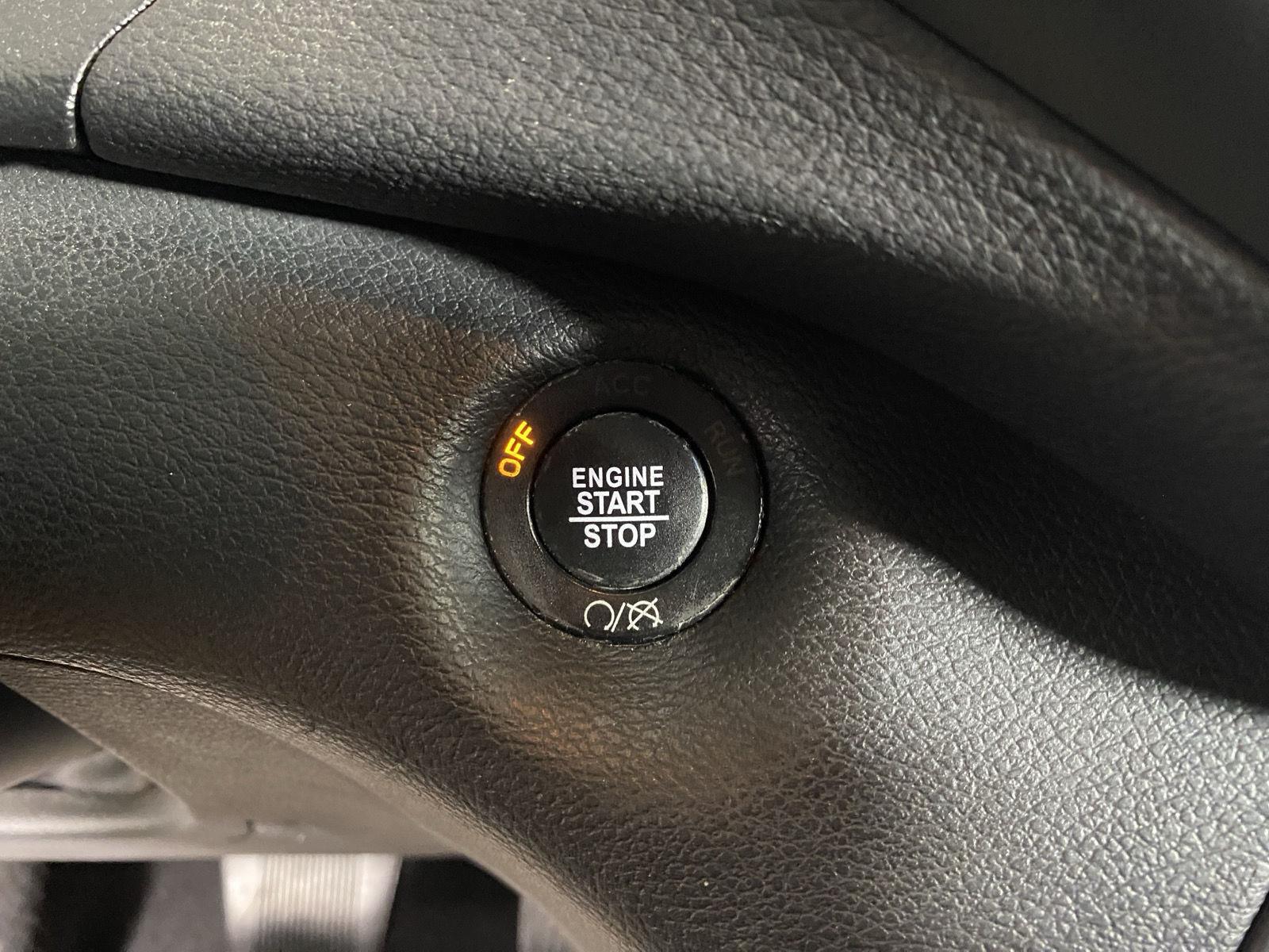 Used 2019 Diamond Black Crystal Pearlcoat Jeep Limited image 22