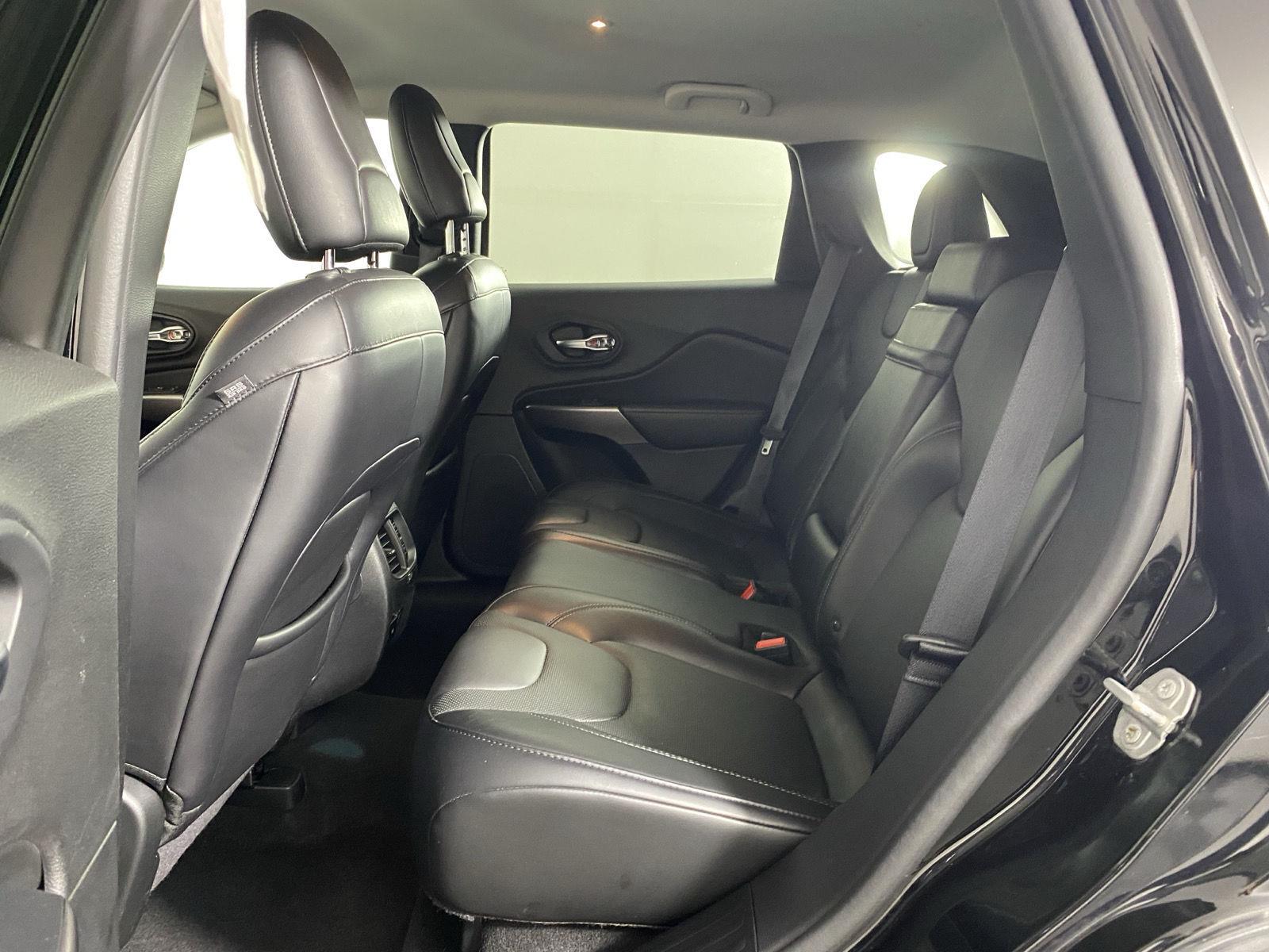 Used 2019 Diamond Black Crystal Pearlcoat Jeep Limited image 7