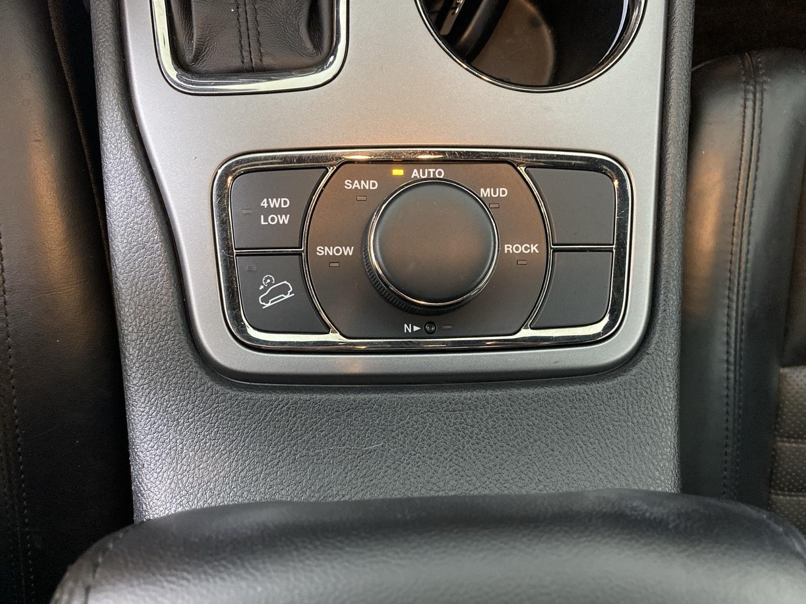 Used 2020 Bright White Clearcoat Jeep Limited X image 24