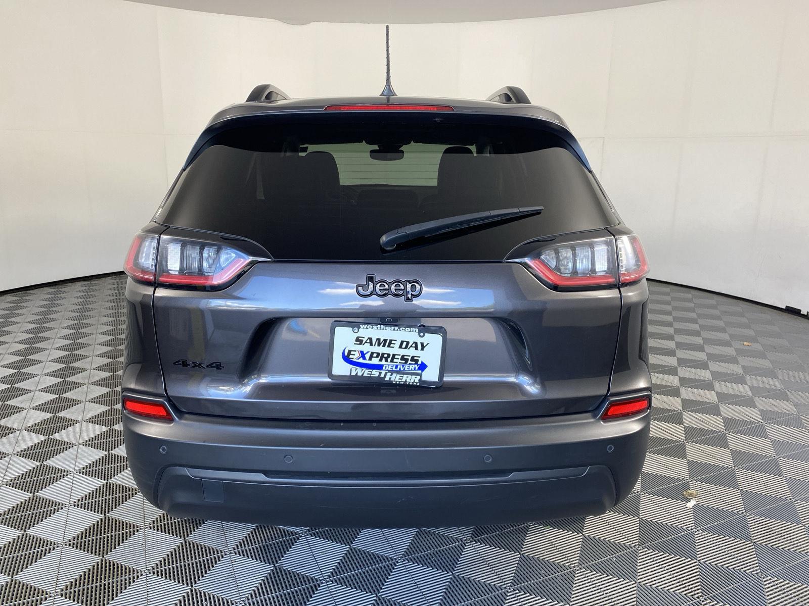 Used 2023 Granite Crystal Metallic Clearcoat Jeep Altitude Lux image 6