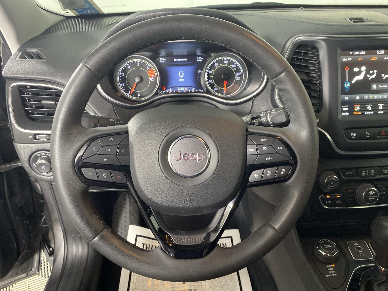 Used 2023 Granite Crystal Metallic Clearcoat Jeep Altitude Lux image 14