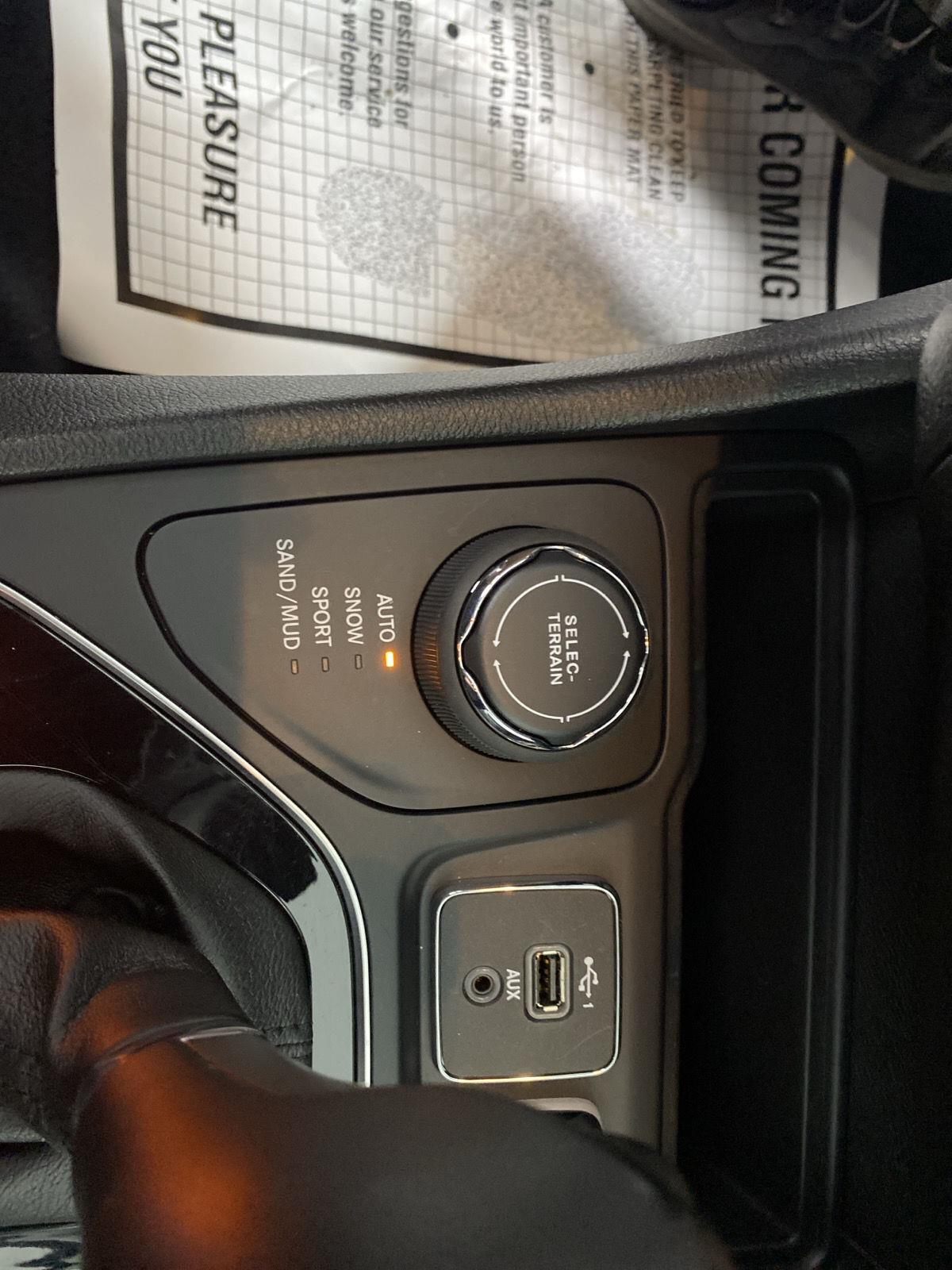 Used 2023 Granite Crystal Metallic Clearcoat Jeep Altitude Lux image 22