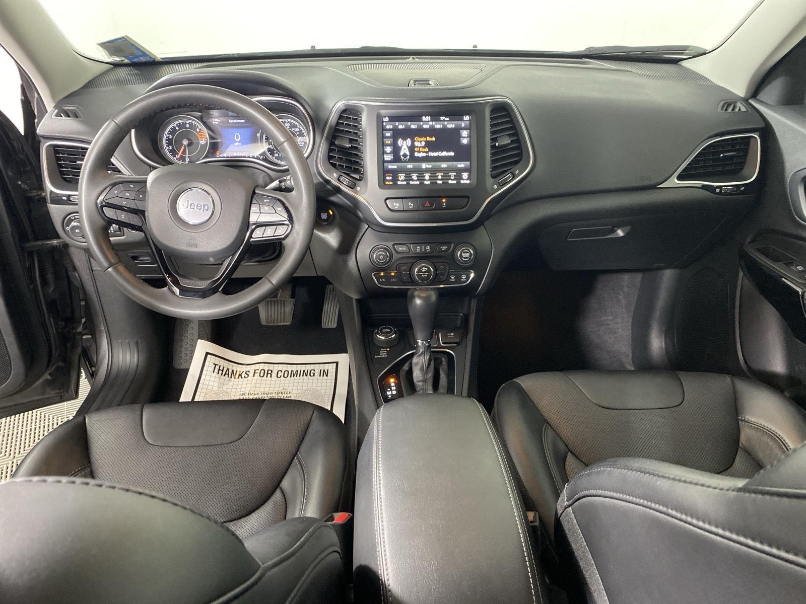 Used 2023 Granite Crystal Metallic Clearcoat Jeep Altitude Lux image 25