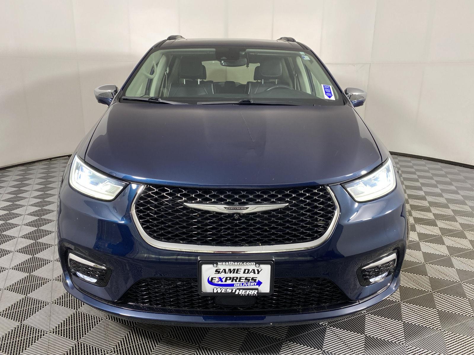 Used 2022 Fathom Blue Pearlcoat Chrysler Limited image 8