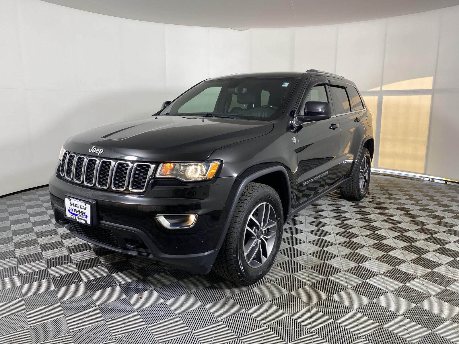 Used 2020 Diamond Black Crystal Pearlcoat Jeep North image 10