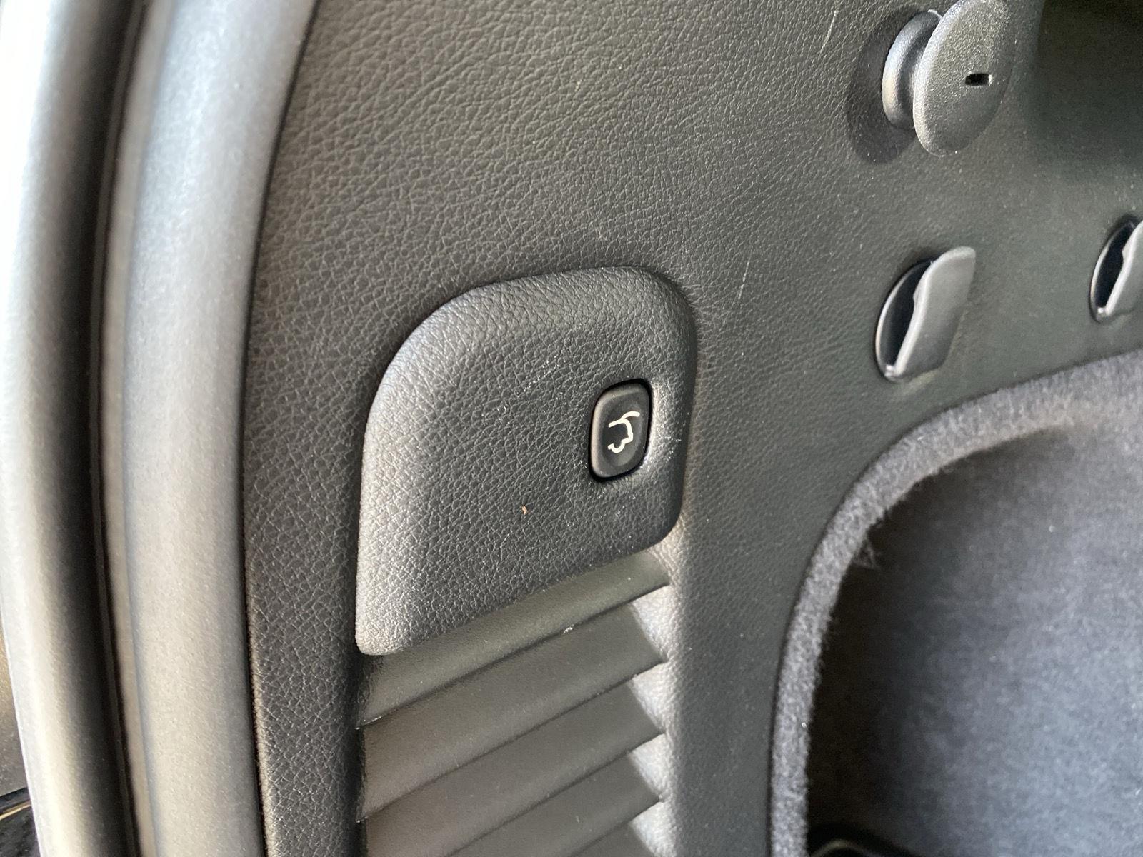 Used 2020 Diamond Black Crystal Pearlcoat Jeep North image 14