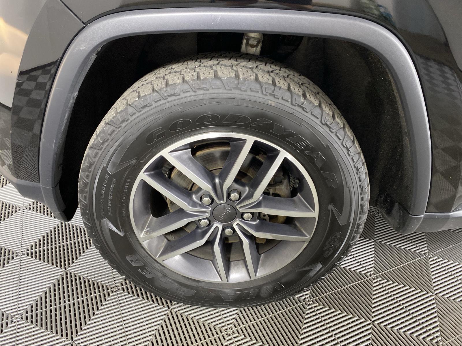 Used 2020 Diamond Black Crystal Pearlcoat Jeep North image 11