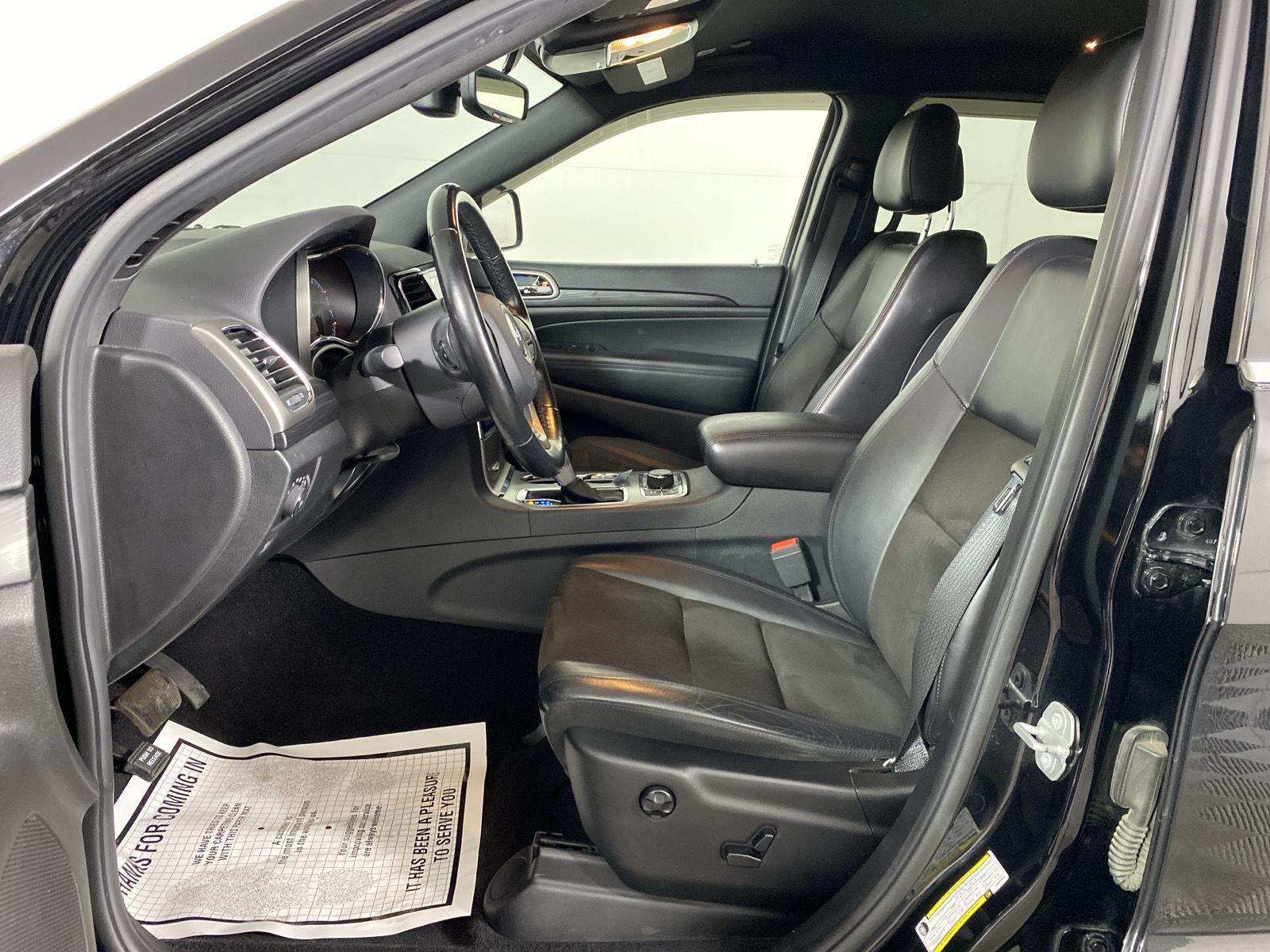 Used 2020 Diamond Black Crystal Pearlcoat Jeep North image 8