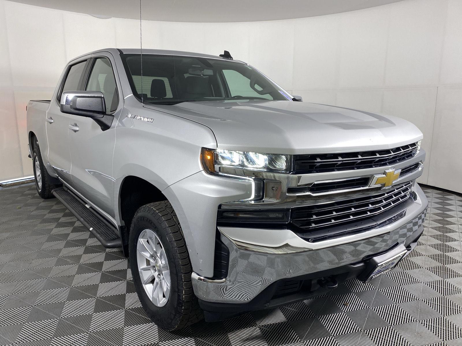 Used 2021 Silver Ice Metallic Chevrolet LT image 15