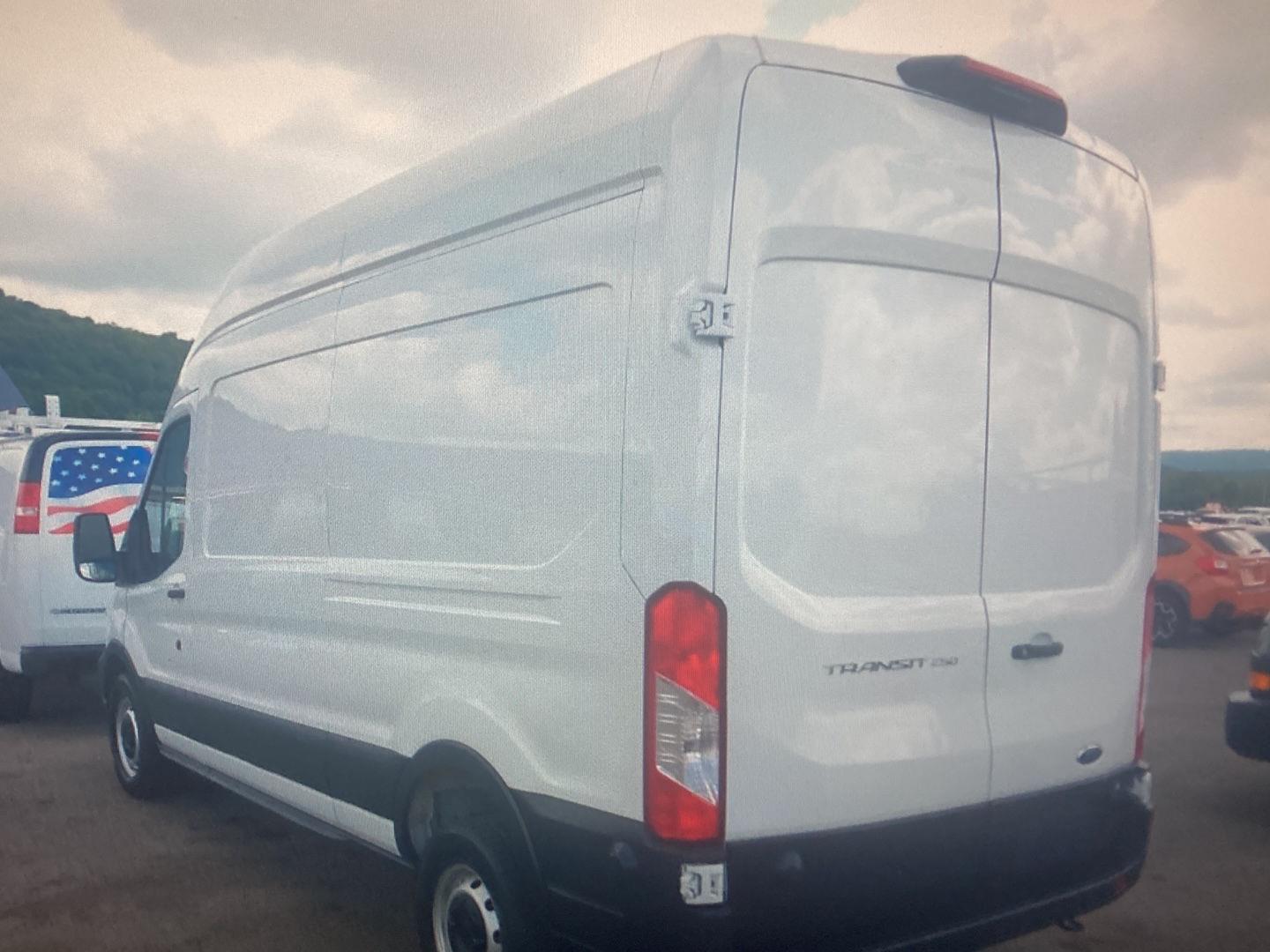 Used 2025 Oxford White Ford 250 image 2