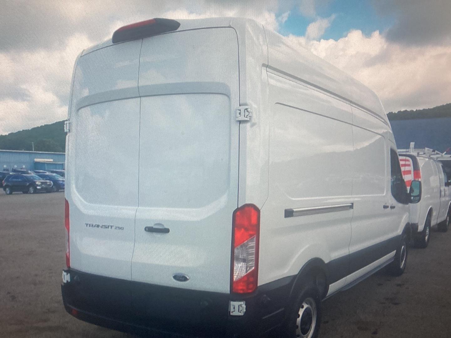 Used 2025 Oxford White Ford 250 image 4