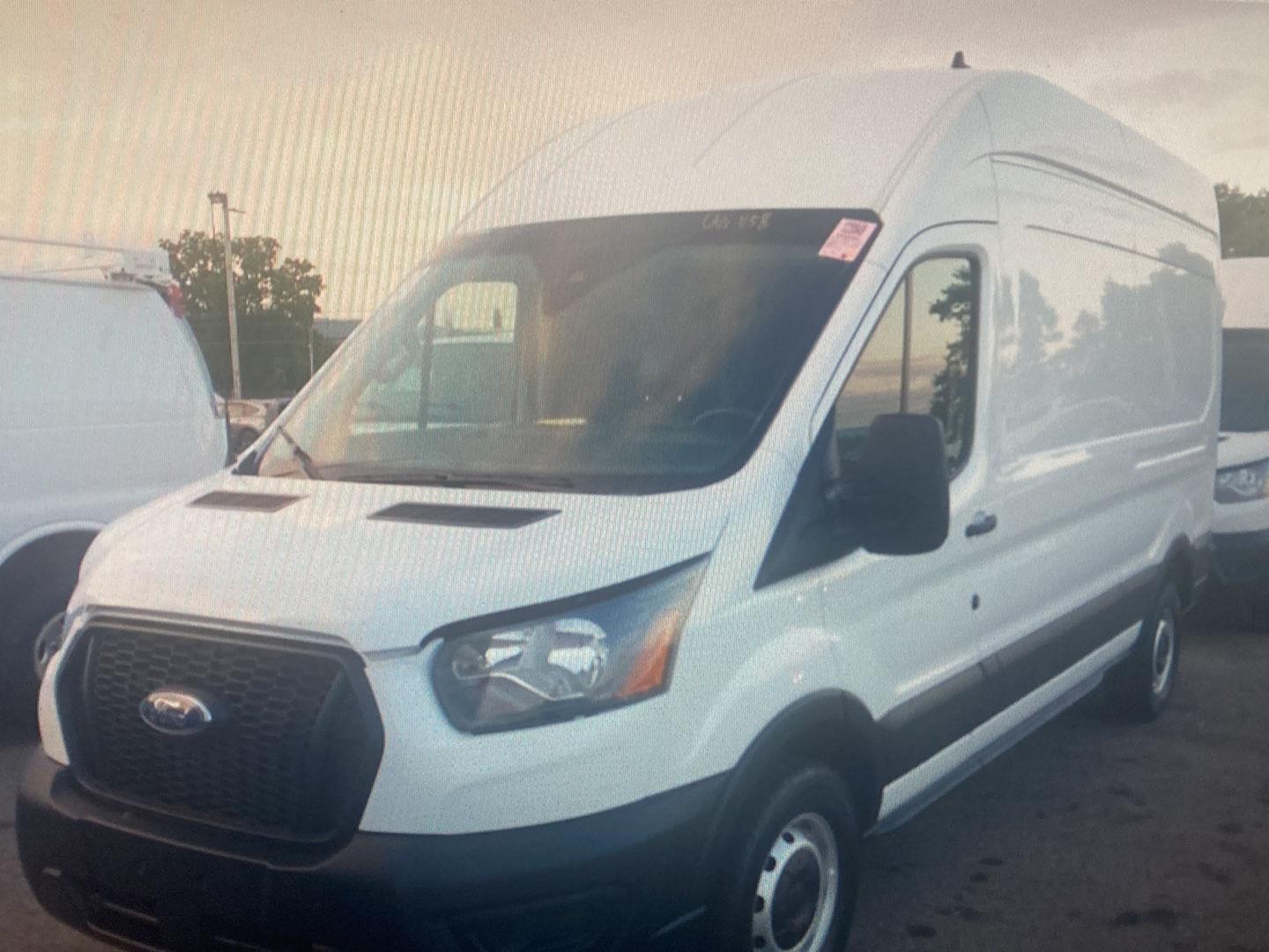 Used 2025 Oxford White Ford 250 image 3