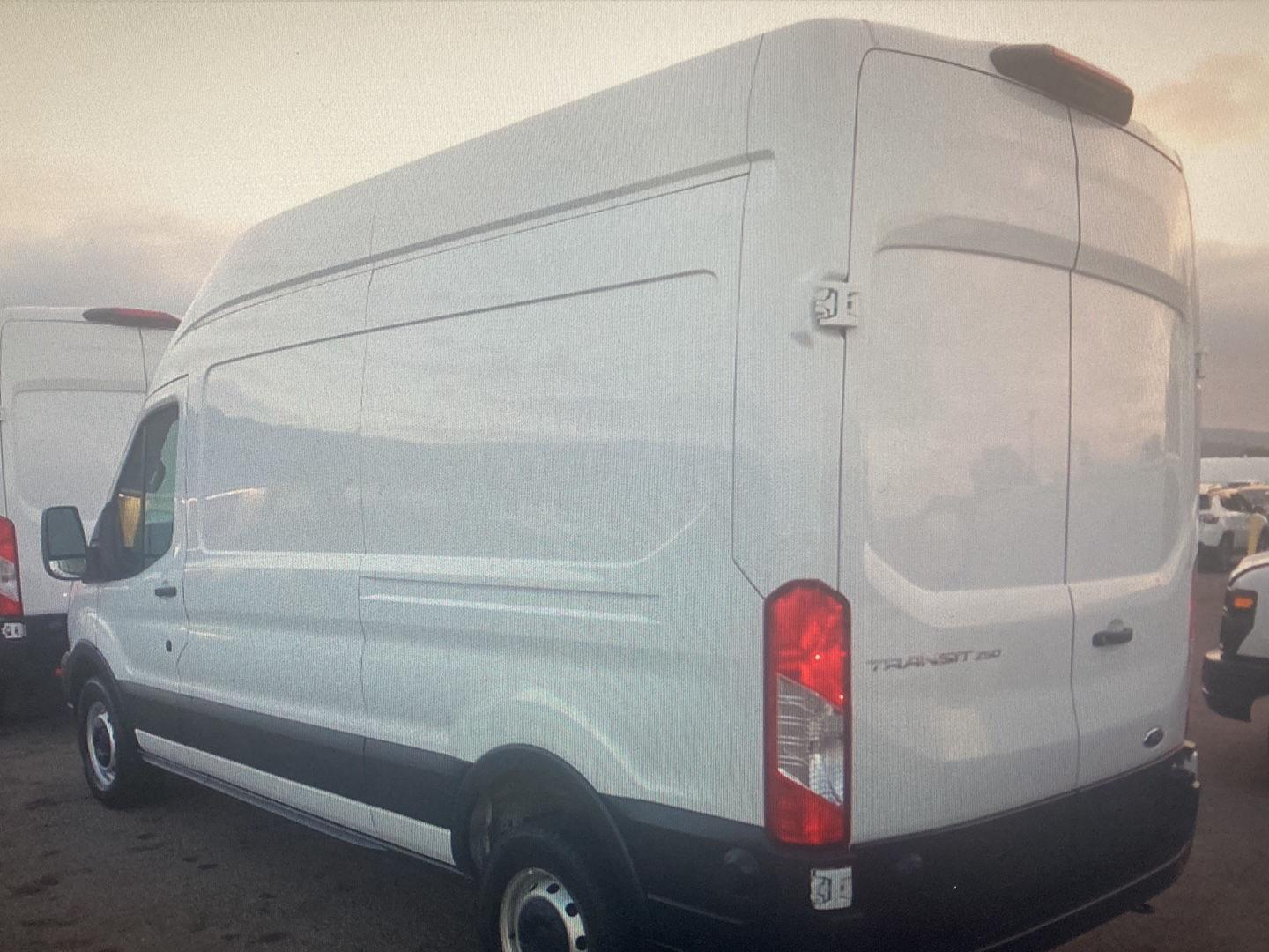 Used 2025 Oxford White Ford 250 image 4