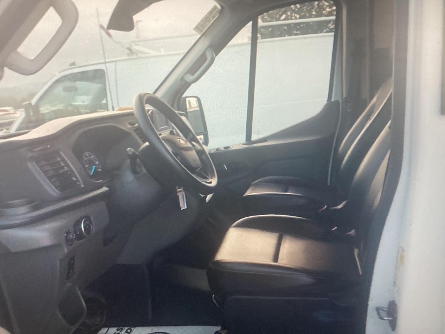 Used 2025 Oxford White Ford 250 image 5