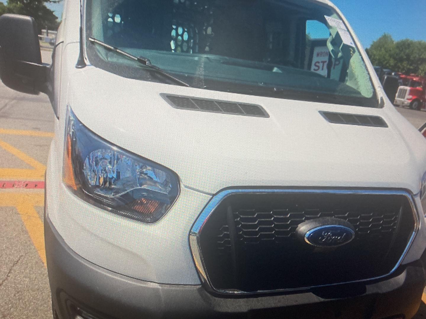 Used 2025 Oxford White Ford 250 image 5