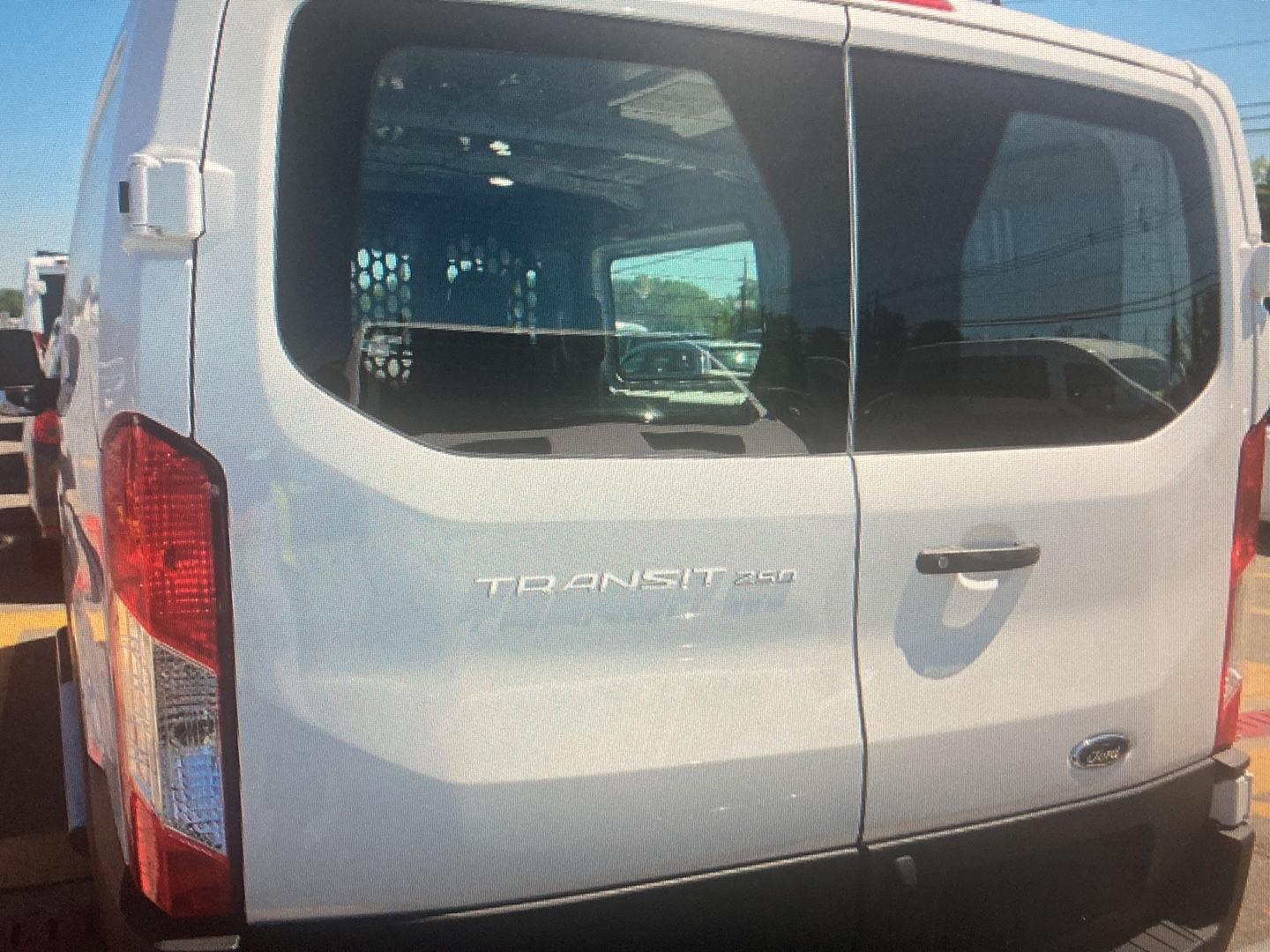 Used 2025 Oxford White Ford 250 image 8