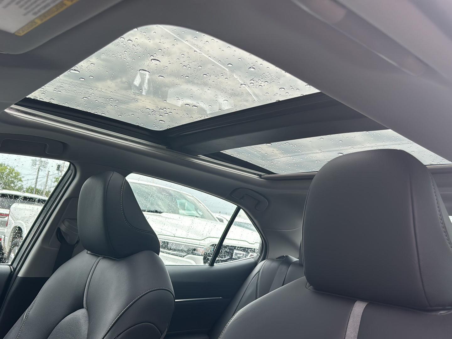 Used 2018 Celestial Silver Metallic Toyota XSE V6 image 2