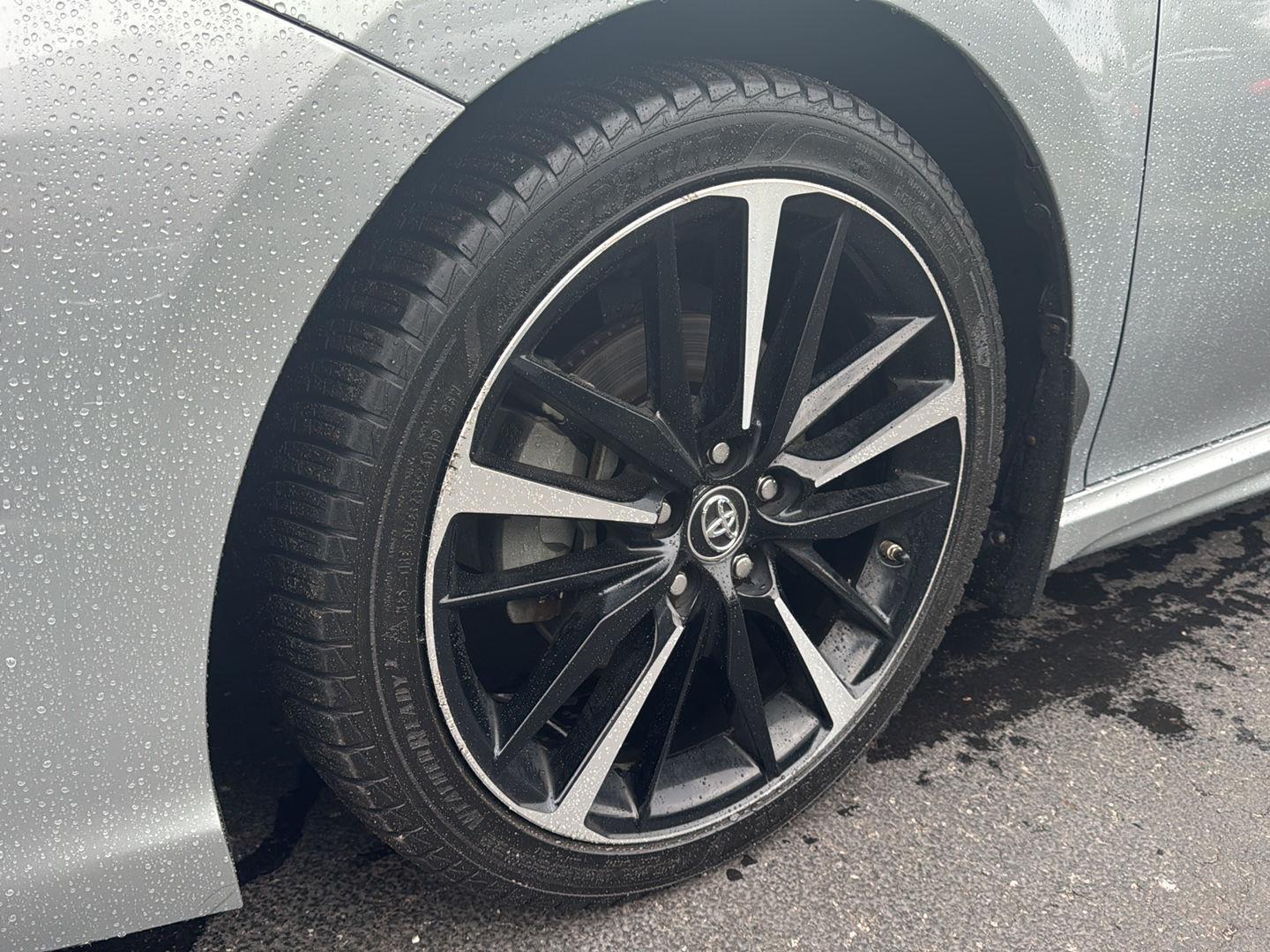 Used 2018 Celestial Silver Metallic Toyota XSE V6 image 10