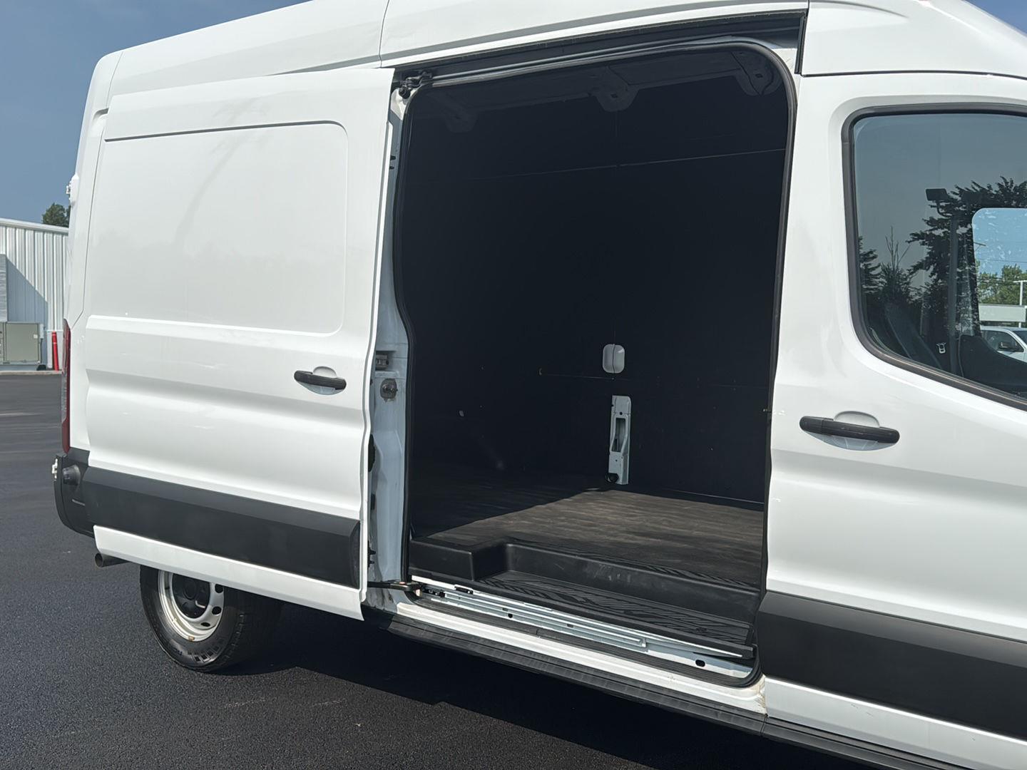 Used 2025 Oxford White Ford 250 image 12