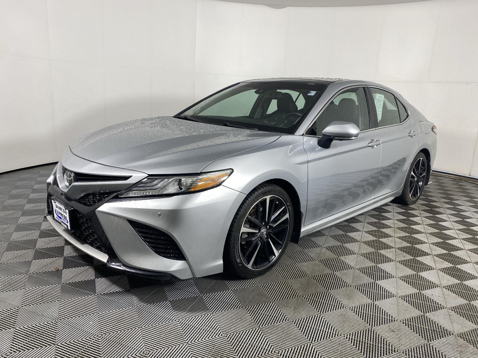 Used 2018 Celestial Silver Metallic Toyota XSE V6 image 9