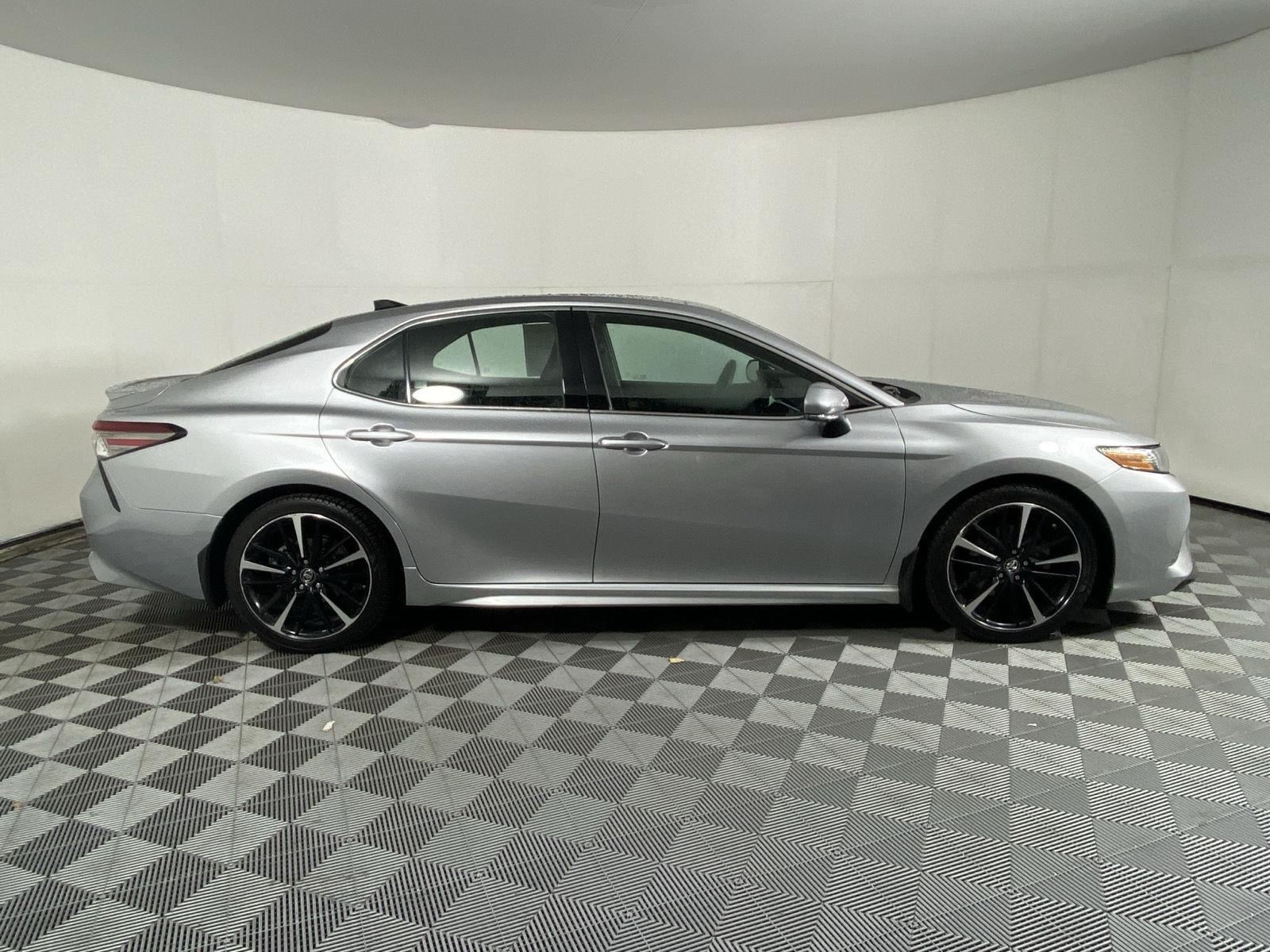 Used 2018 Celestial Silver Metallic Toyota XSE V6 image 3