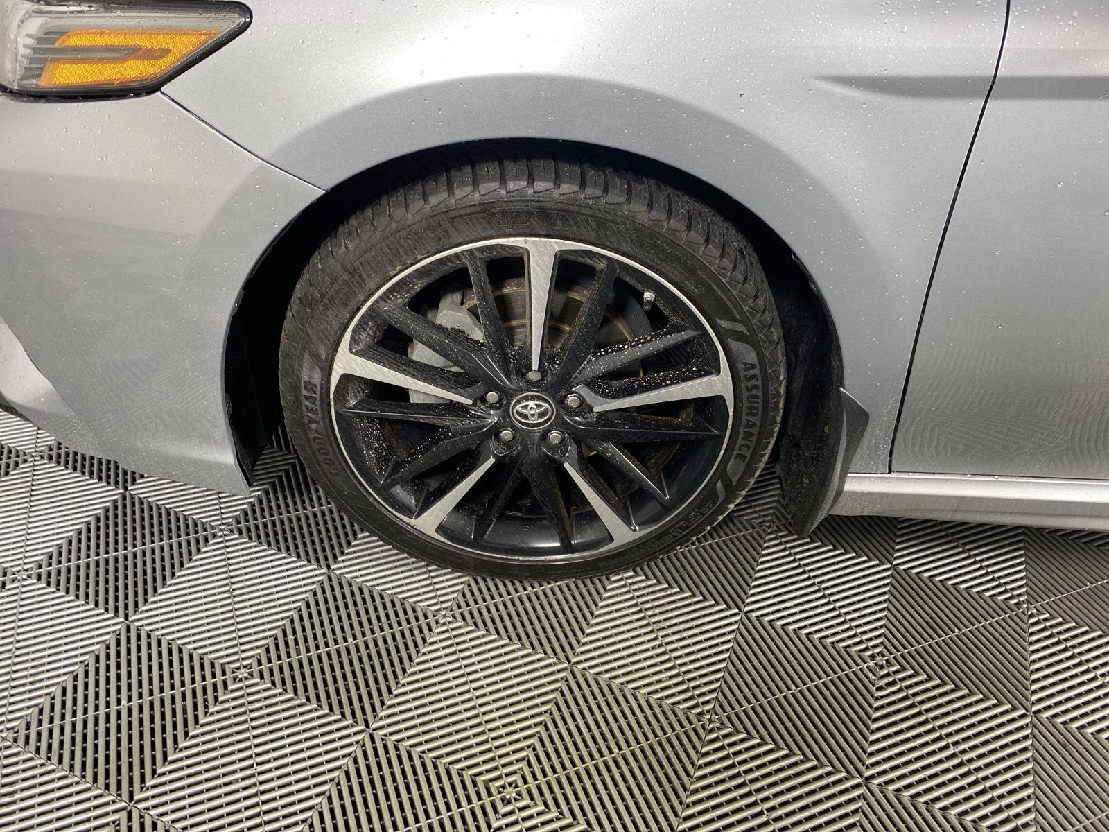 Used 2018 Celestial Silver Metallic Toyota XSE V6 image 10
