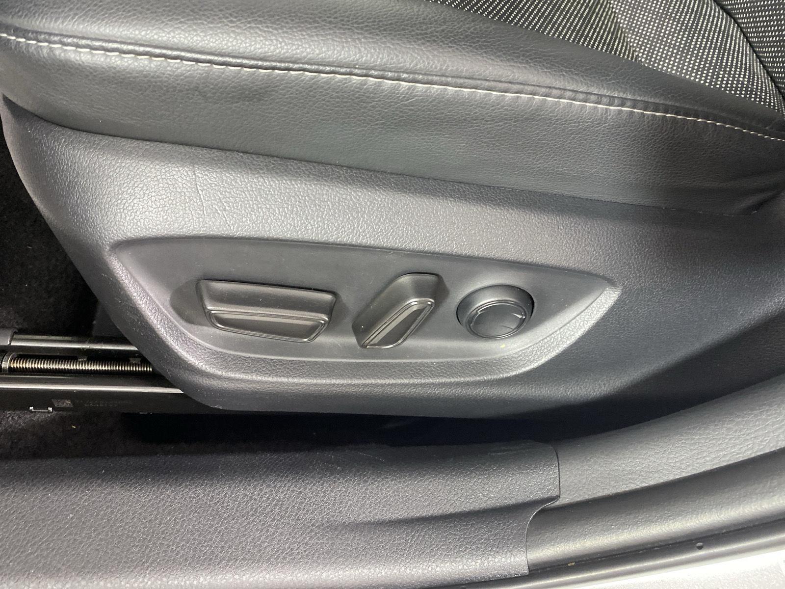 Used 2018 Celestial Silver Metallic Toyota XSE V6 image 17