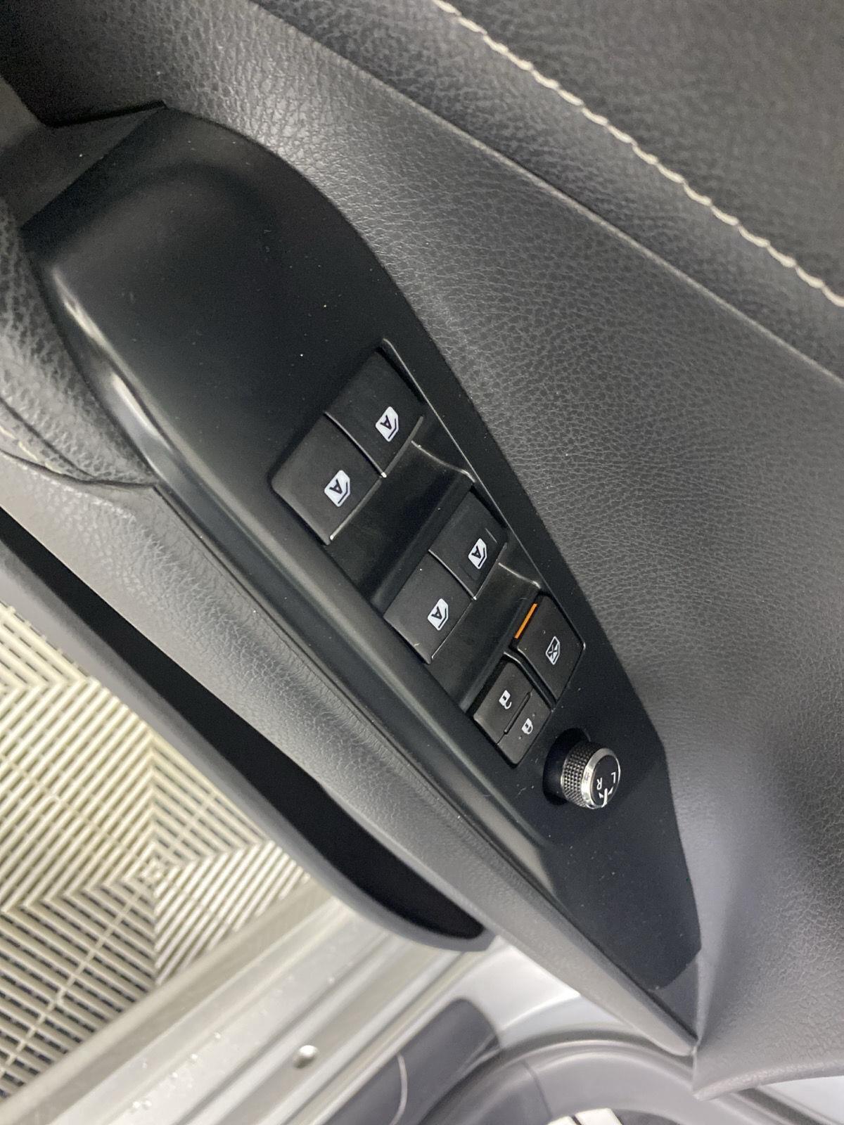 Used 2018 Celestial Silver Metallic Toyota XSE V6 image 18
