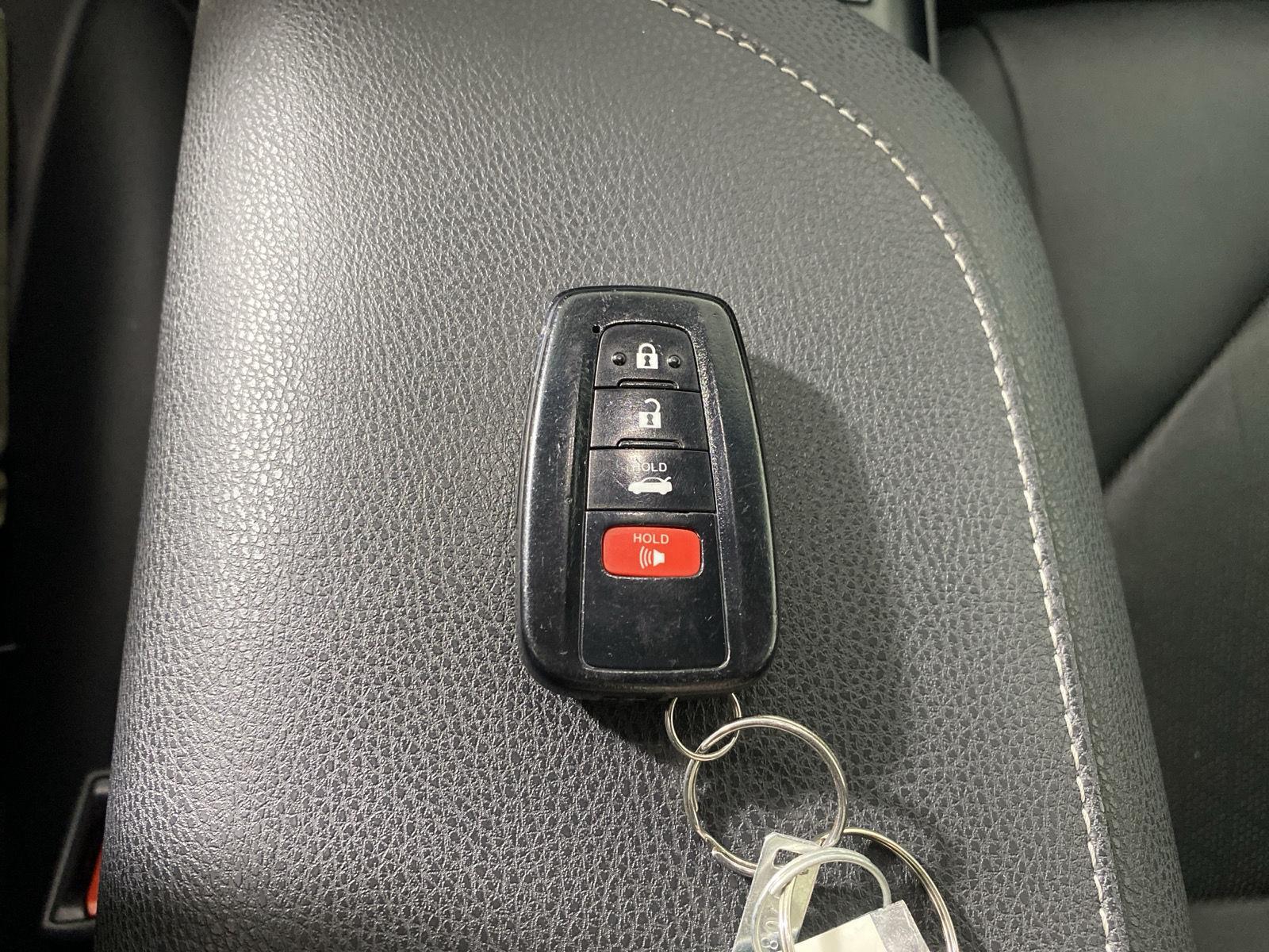 Used 2018 Celestial Silver Metallic Toyota XSE V6 image 28