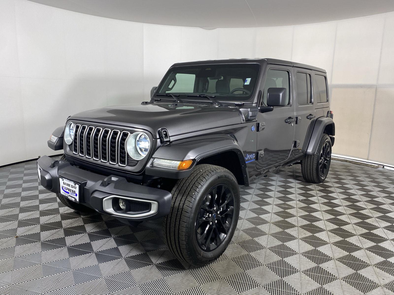Used 2025 Granite Crystal Metallic Clearcoat Jeep Sahara image 10
