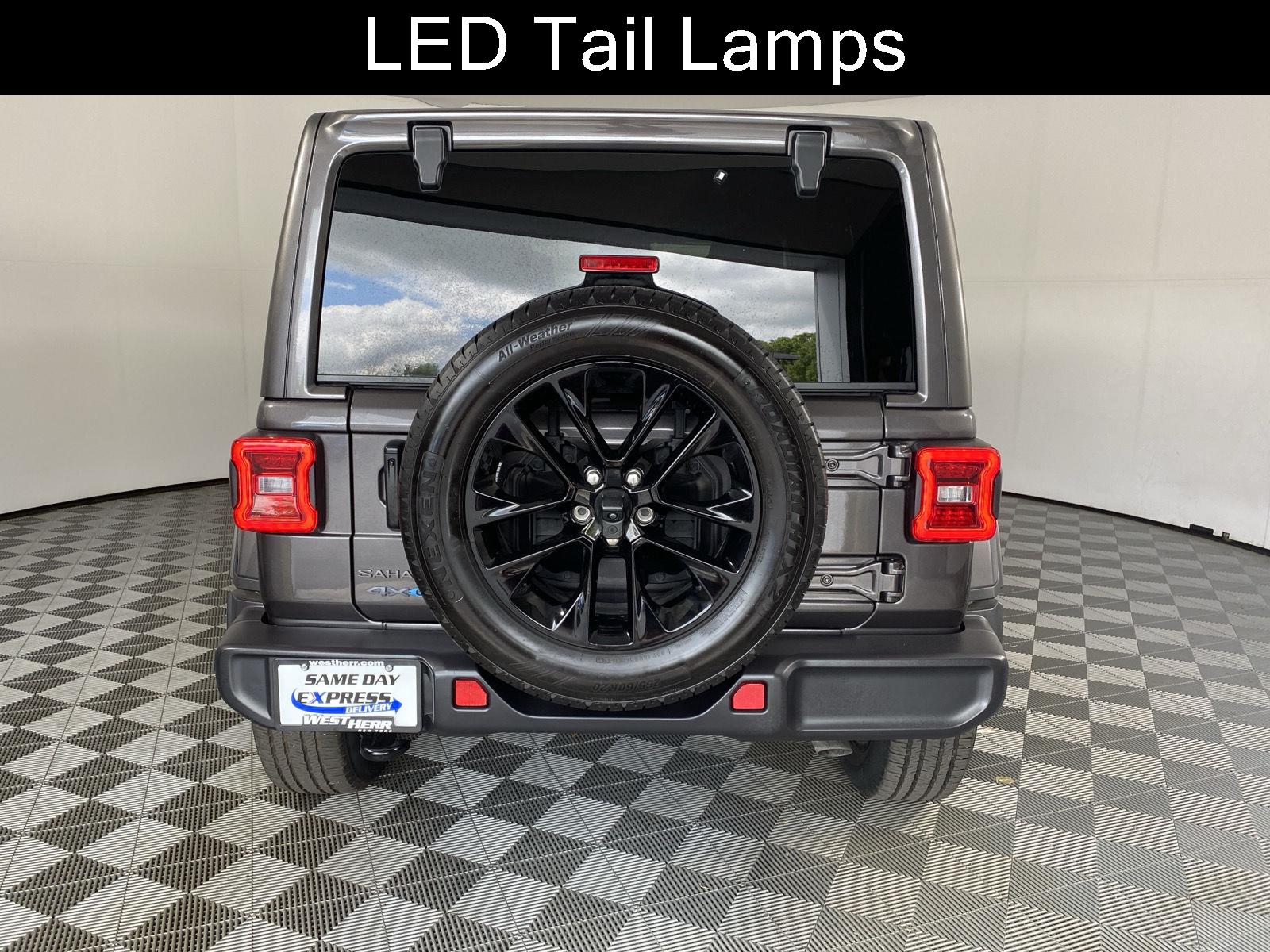 Used 2025 Granite Crystal Metallic Clearcoat Jeep Sahara image 14