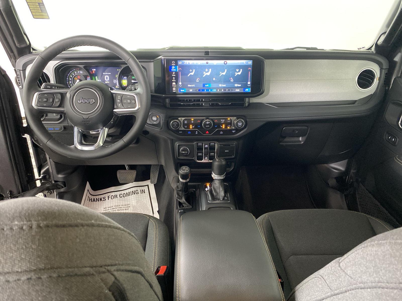 Used 2025 Granite Crystal Metallic Clearcoat Jeep Sahara image 28