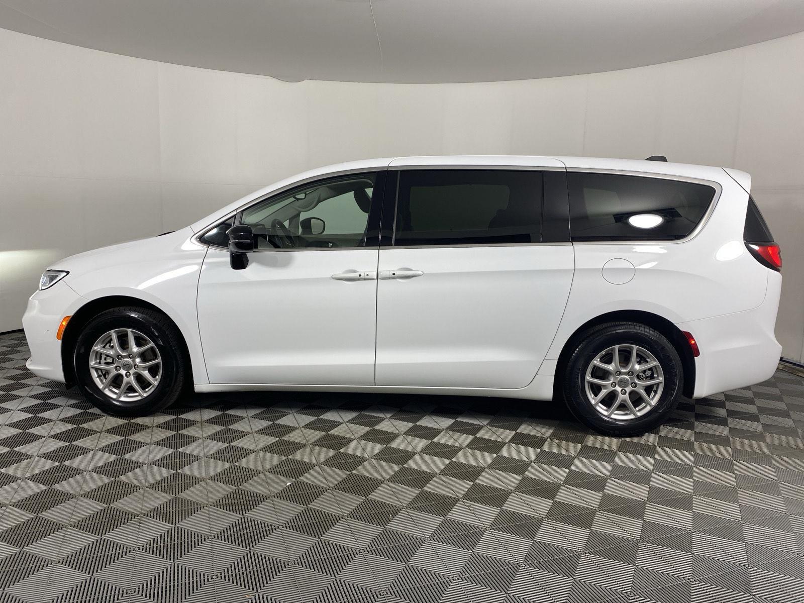 Certified Used 2024 Bright White Clearcoat Chrysler Touring L image 14