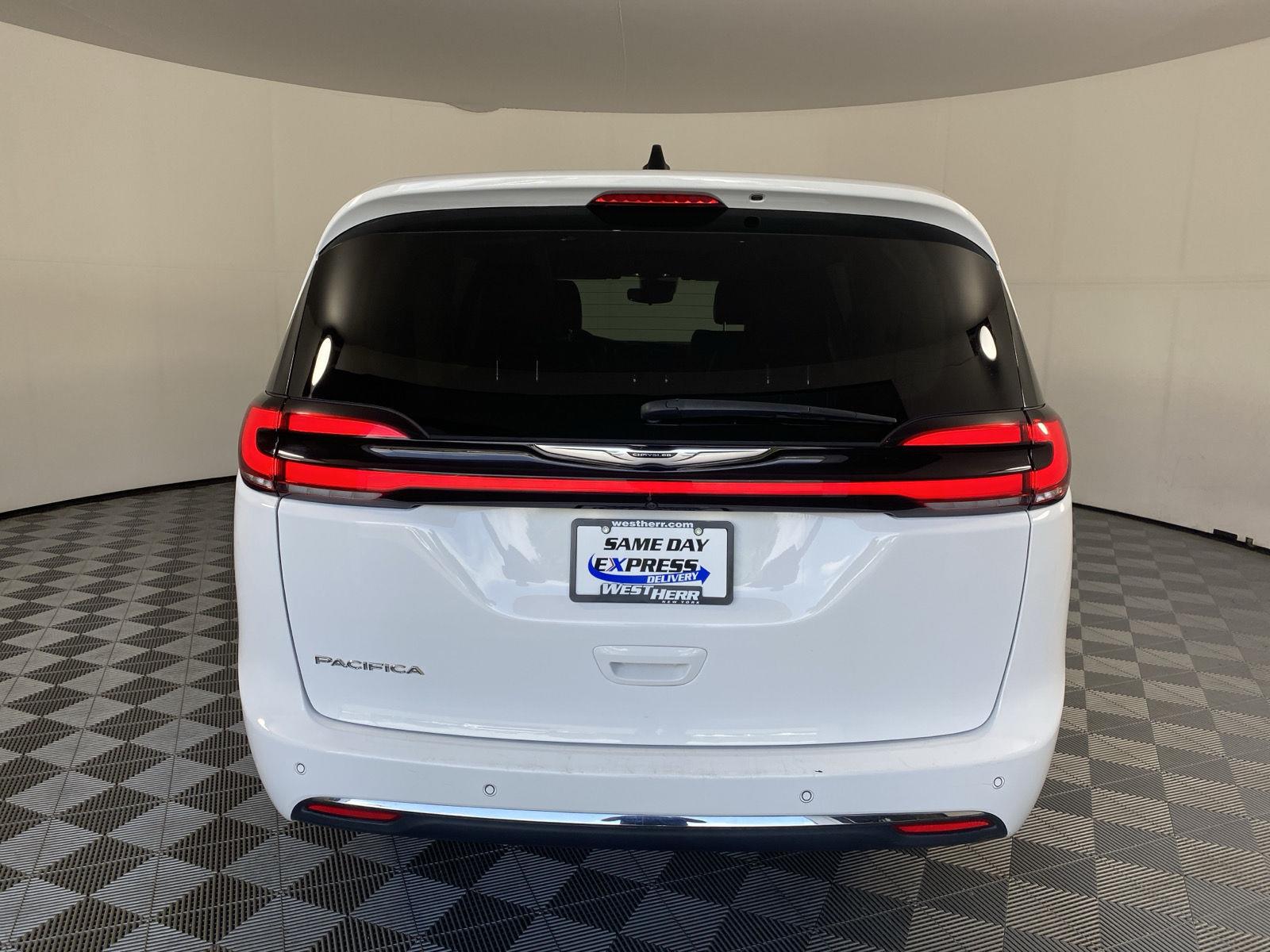 Certified Used 2024 Bright White Clearcoat Chrysler Touring L image 18
