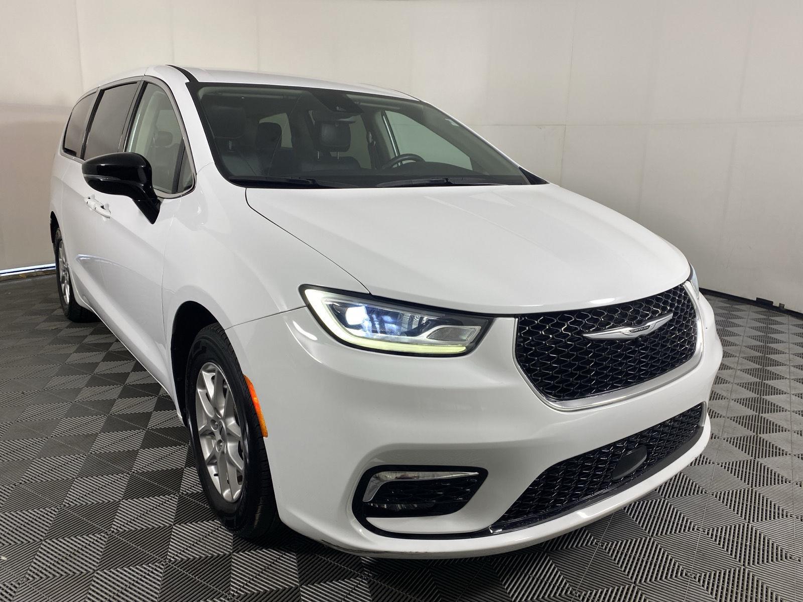 Certified Used 2024 Bright White Clearcoat Chrysler Touring L image 19
