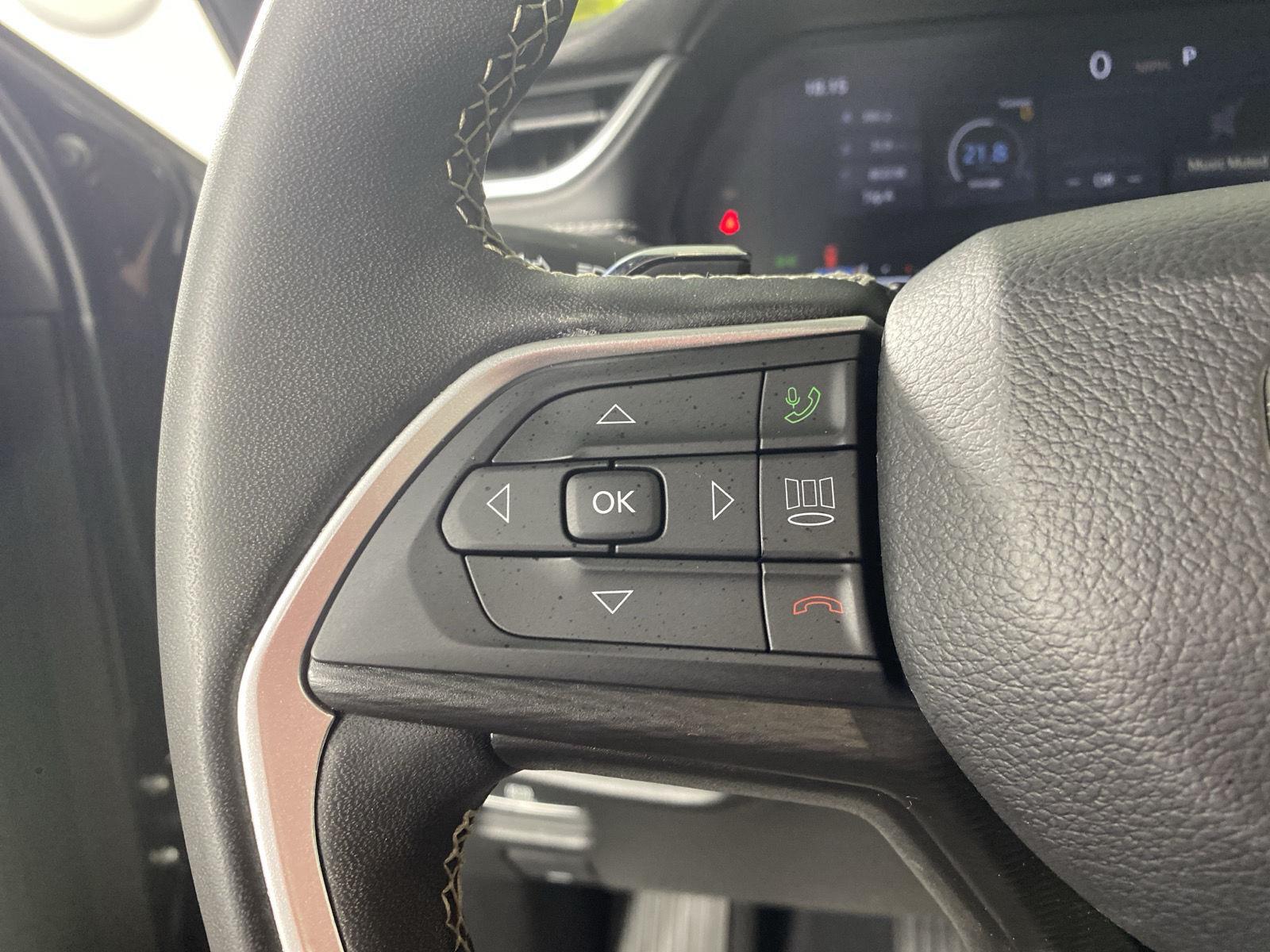 Used 2024 Diamond Black Crystal Pearlcoat Jeep Altitude X image 22