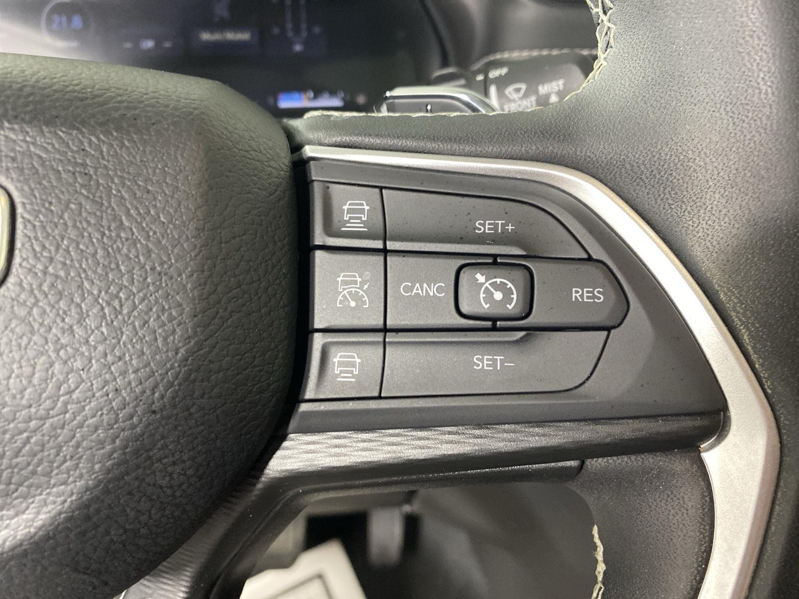 Used 2024 Diamond Black Crystal Pearlcoat Jeep Altitude X image 23