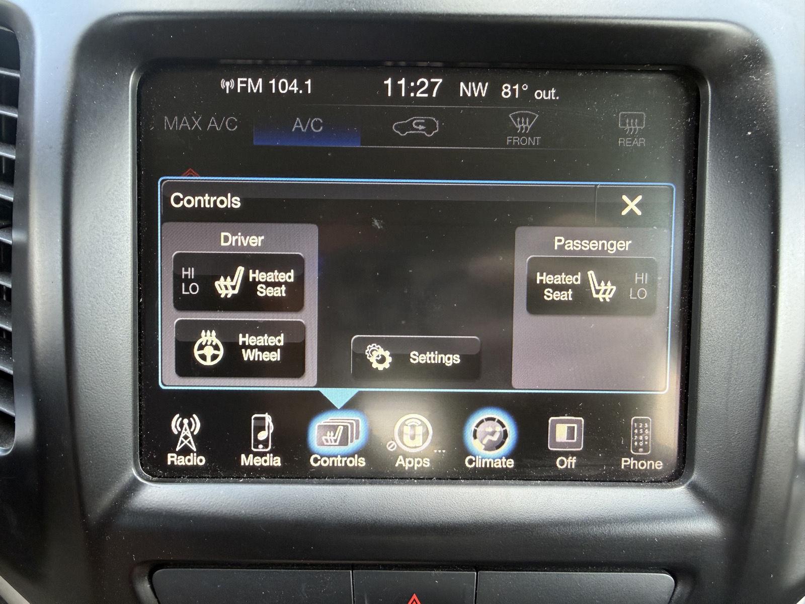 Used 2018 Diamond Black Crystal Pearlcoat Jeep Latitude Plus image 3
