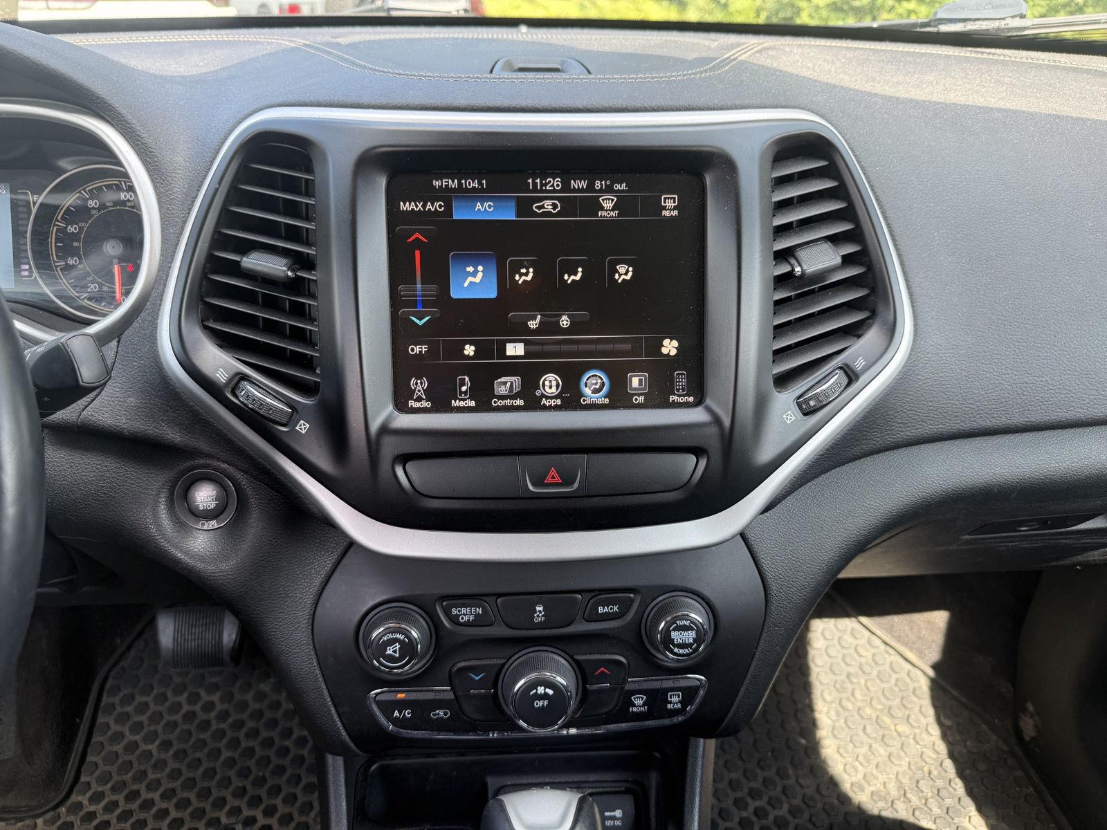 Used 2018 Diamond Black Crystal Pearlcoat Jeep Latitude Plus image 7