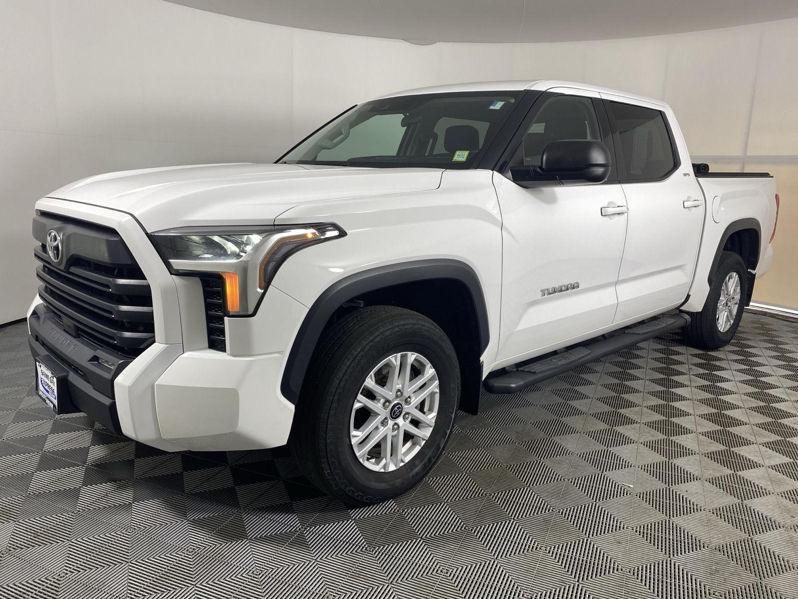 Used 2022 White Toyota SR5 image 13