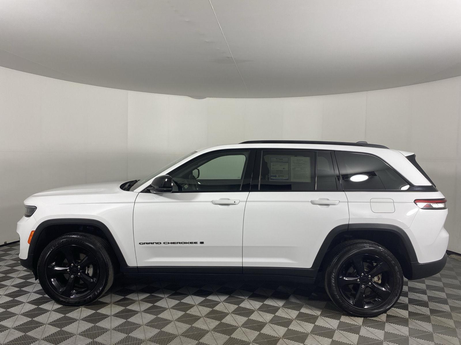 Certified Used 2023 Bright White Clearcoat Jeep Altitude X image 11