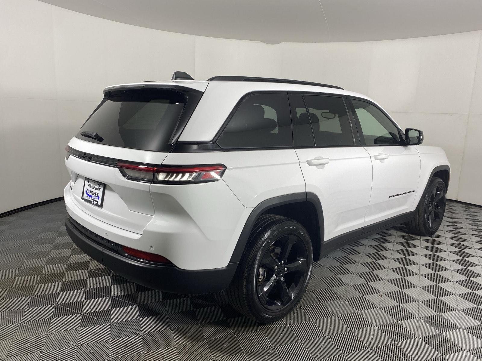 Certified Used 2023 Bright White Clearcoat Jeep Altitude X image 5