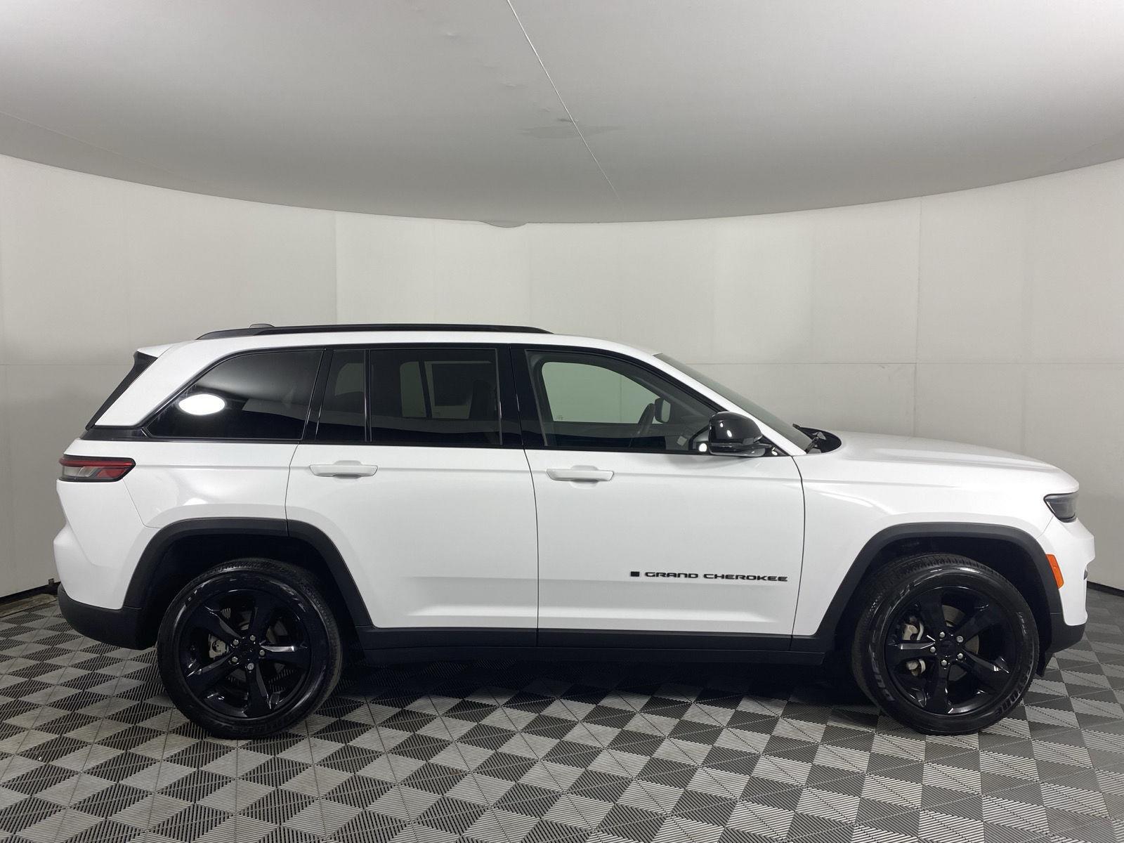Certified Used 2023 Bright White Clearcoat Jeep Altitude X image 3