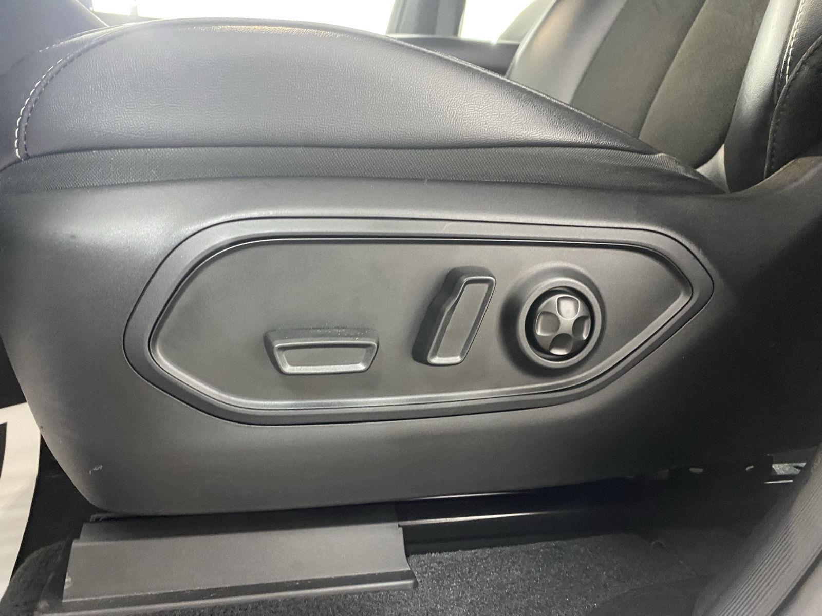 Certified Used 2023 Bright White Clearcoat Jeep Altitude X image 18