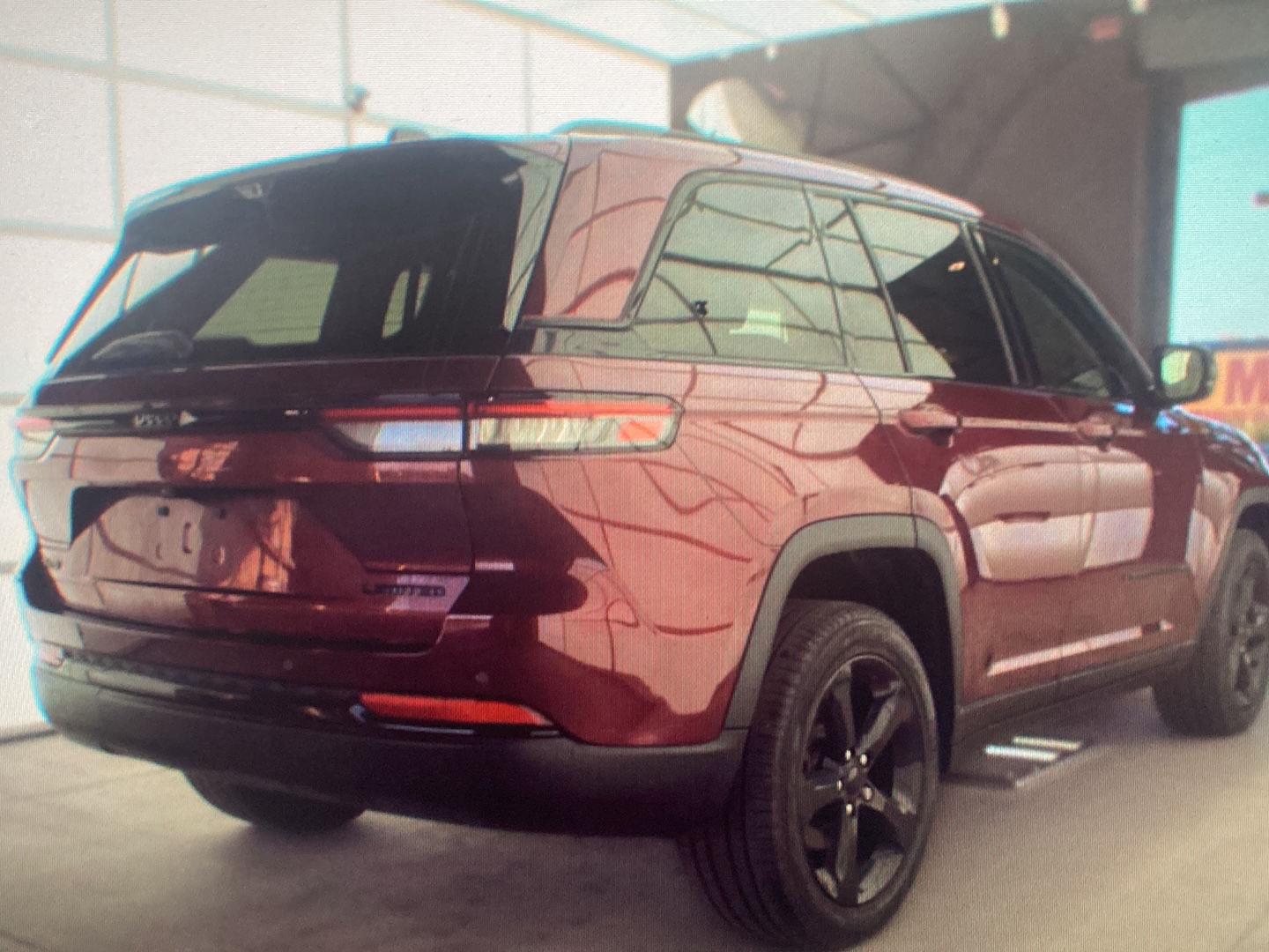 Used 2023 Velvet Red Pearlcoat Jeep Limited image 2