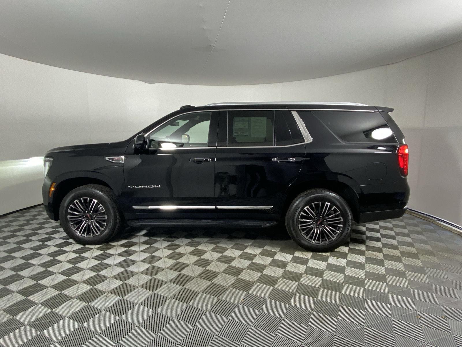 Used 2025 Onyx Black GMC Elevation image 14