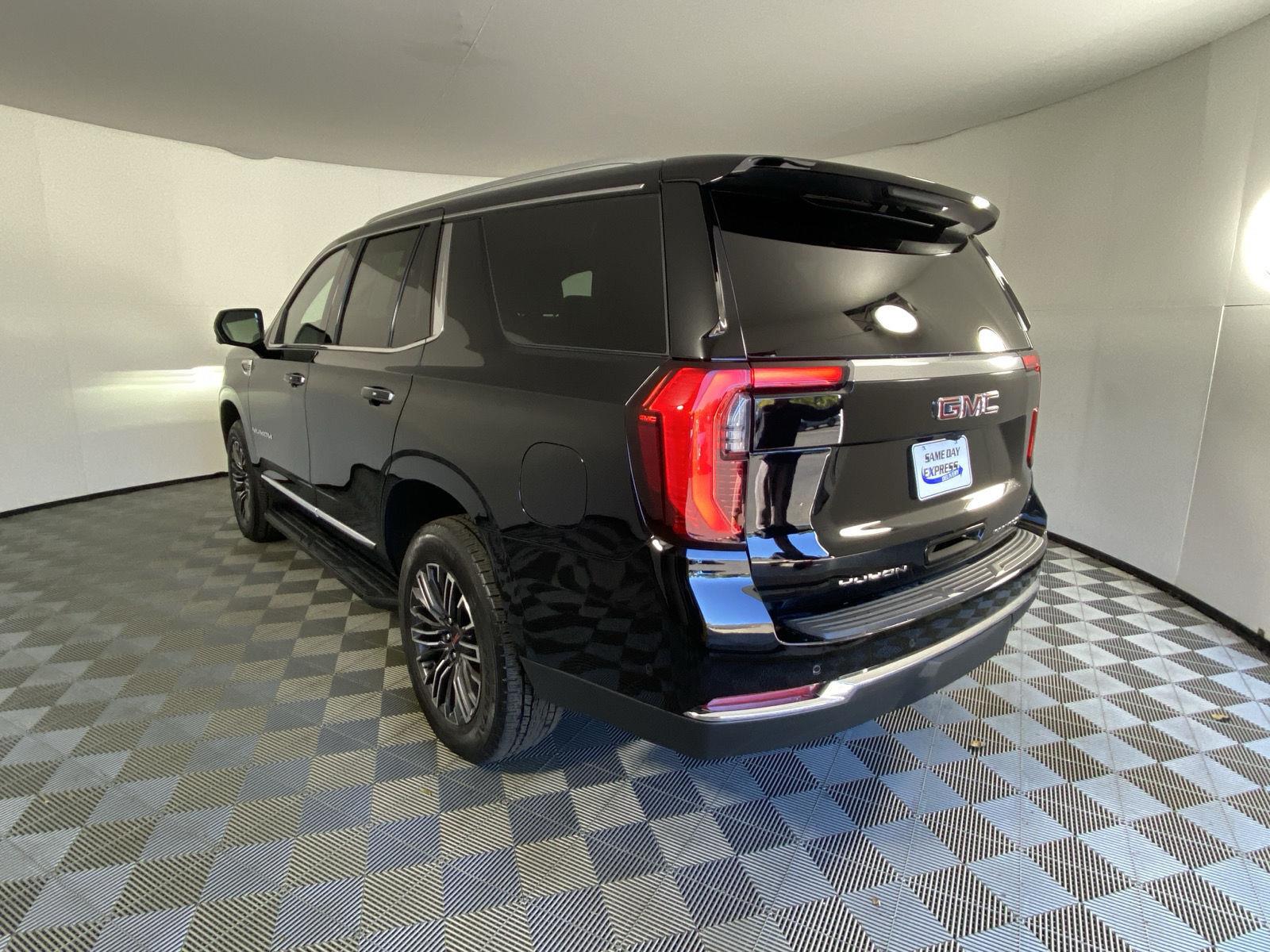 Used 2025 Onyx Black GMC Elevation image 16