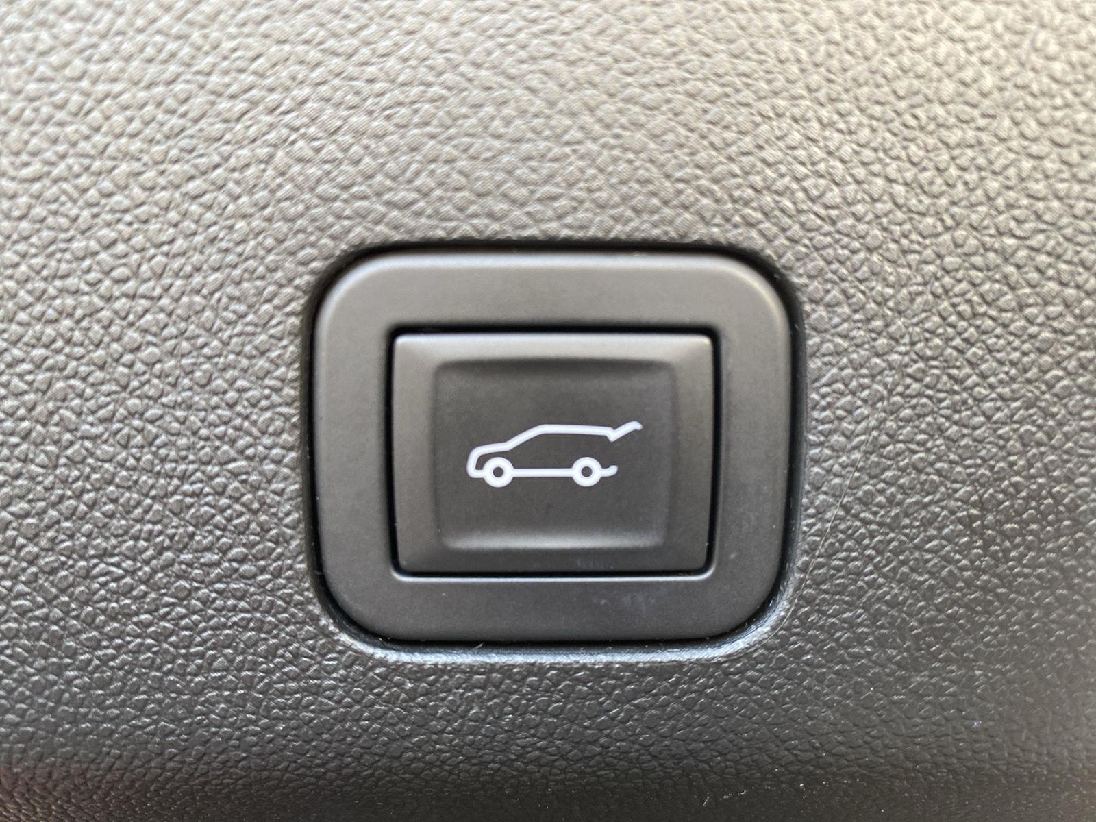 Used 2025 Onyx Black GMC Elevation image 18