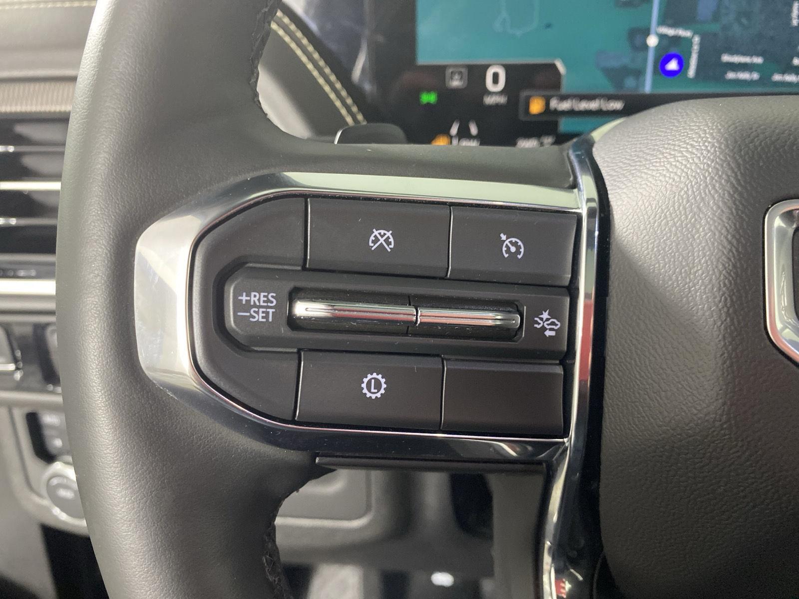 Used 2025 Onyx Black GMC Elevation image 23